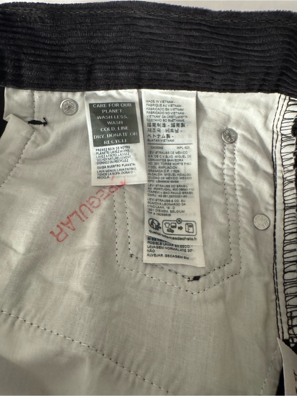 NWT Levi’s Women’s Black Corduroy Straight Leg Jeans 29x30 - Picture 8 of 9